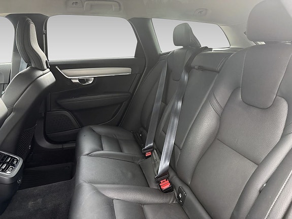 Volvo V90 Cross Country 11 of 16