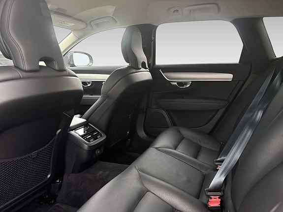 Volvo V90 Cross Country 12 of 16