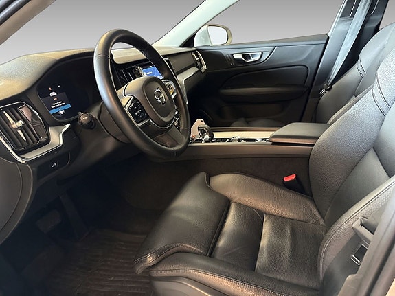 Volvo V60 Cross Country 10 of 16