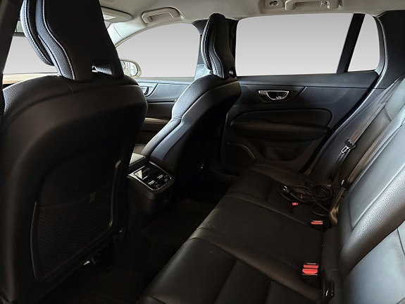Volvo V60 Cross Country 12 of 16