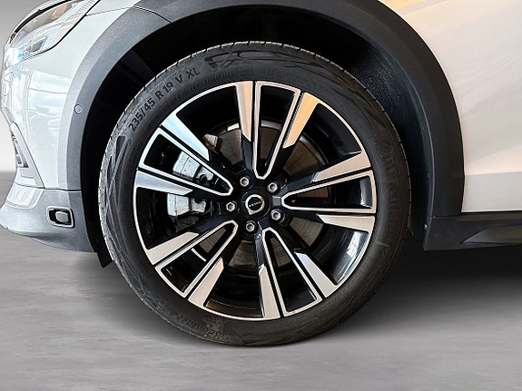 Volvo V60 Cross Country 8 of 16