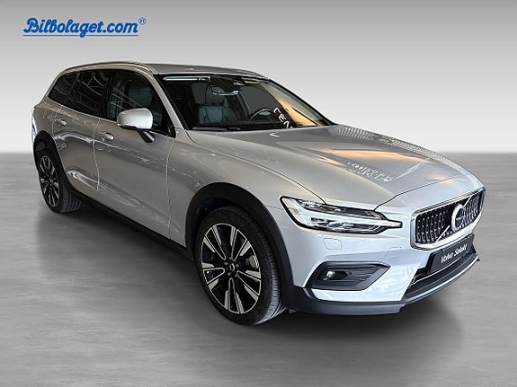 Volvo V60 Cross Country 3 of 5