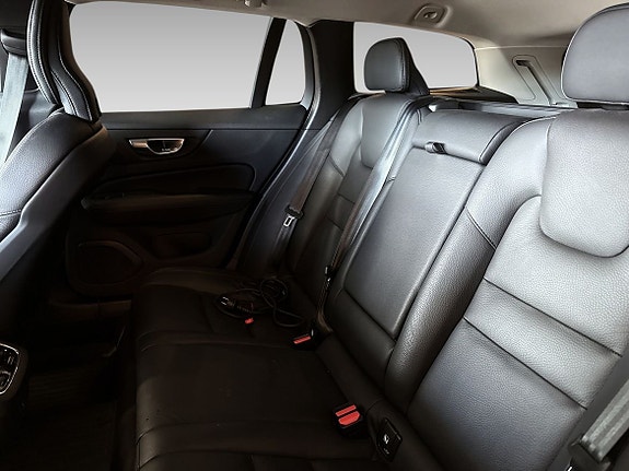 Volvo V60 Cross Country 11 of 16