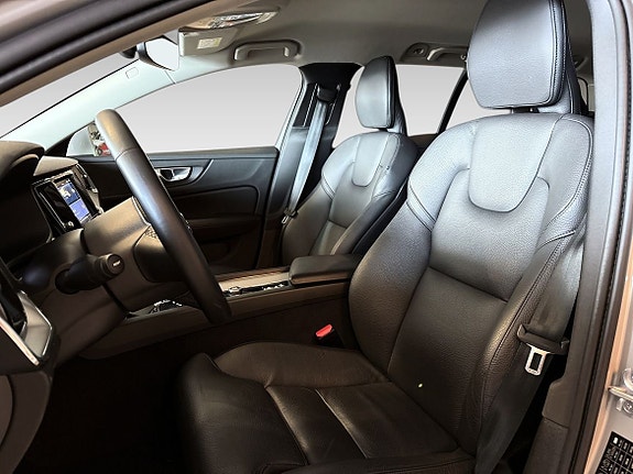 Volvo V60 Cross Country 9 of 16