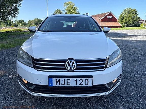 Volkswagen Passat 2 of 5