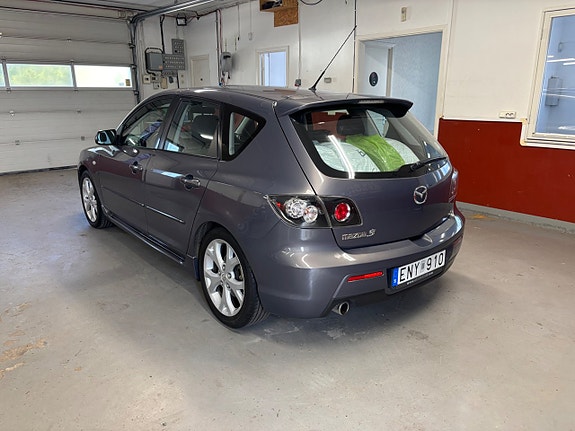 Mazda 3 4 of 5
