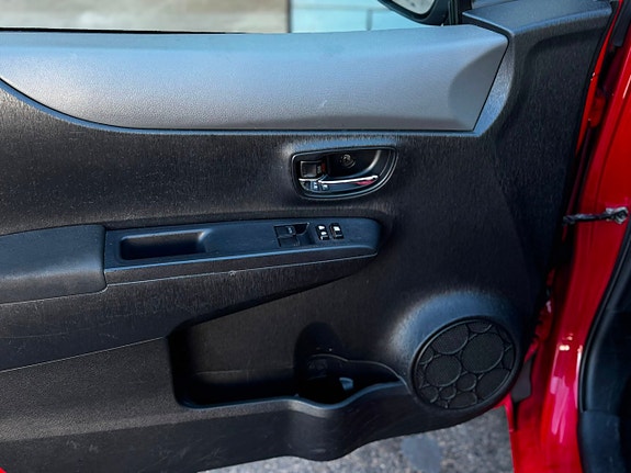 Toyota Yaris 16 of 19