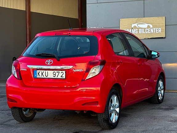 Toyota Yaris 5 of 5