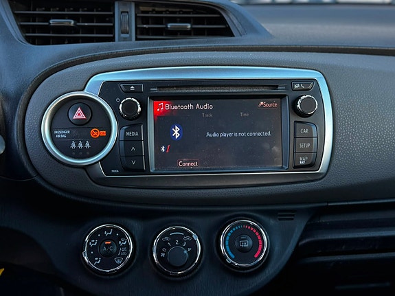 Toyota Yaris 15 of 19