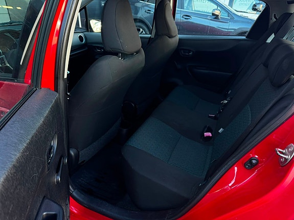 Toyota Yaris 18 of 19
