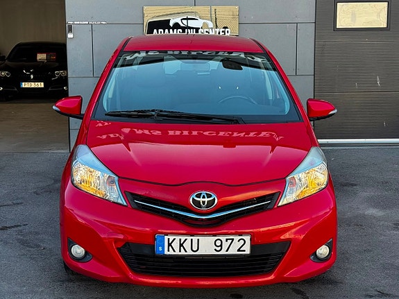 Toyota Yaris 2 of 5