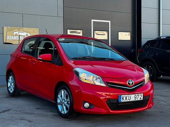 Toyota Yaris 3 of 5