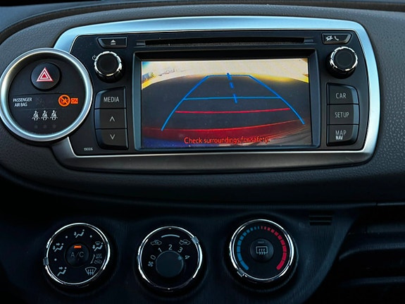 Toyota Yaris 14 of 19