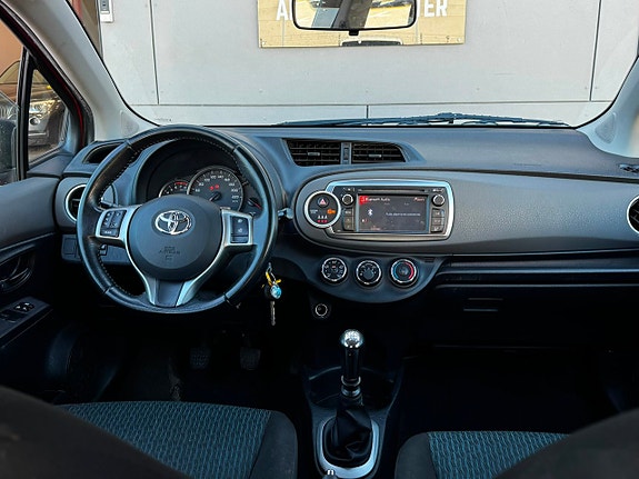 Toyota Yaris 9 of 19