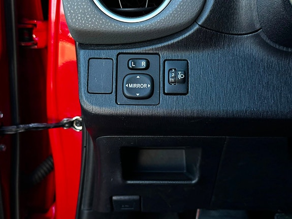 Toyota Yaris 19 of 19