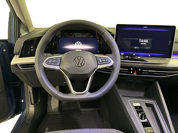 Volkswagen Golf VIII 10 of 19