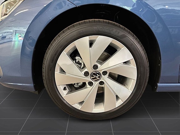 Volkswagen Golf VIII 8 of 19