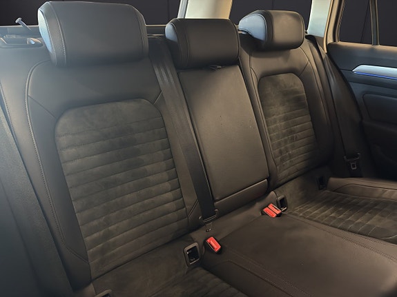 Volkswagen Passat 12 of 30