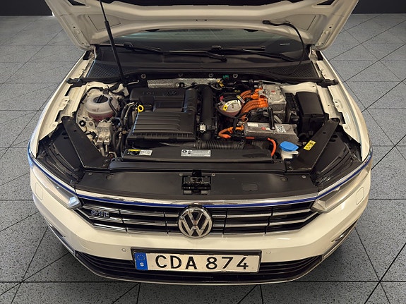 Volkswagen Passat 9 of 30