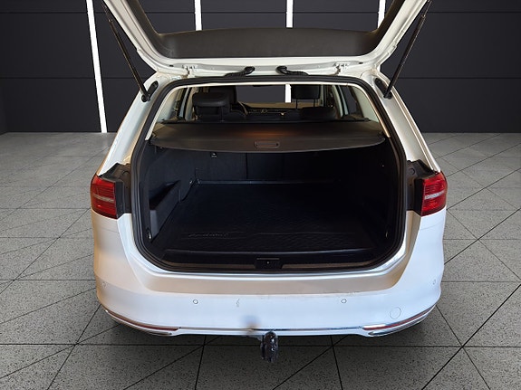 Volkswagen Passat 10 of 30