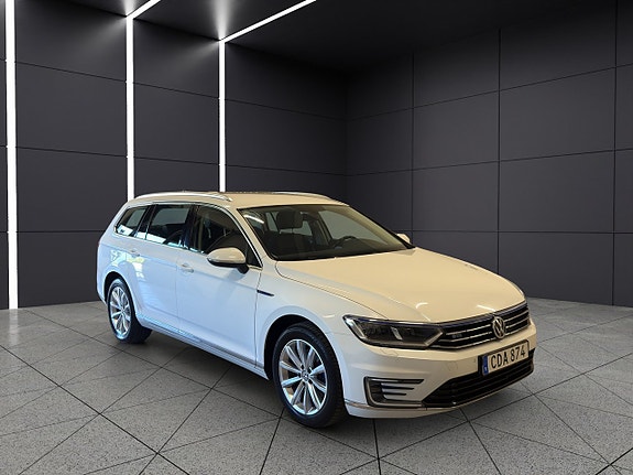 Volkswagen Passat 8 of 30