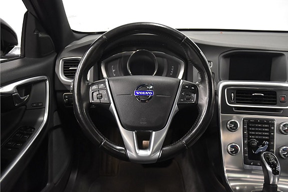 Volvo S60 Cross Country 2 of 5