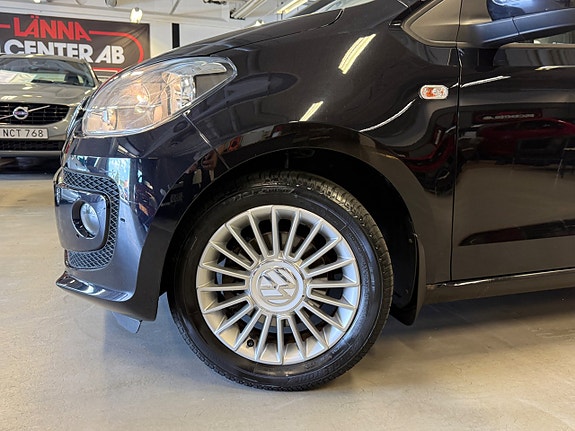 Volkswagen UP! 2 of 5