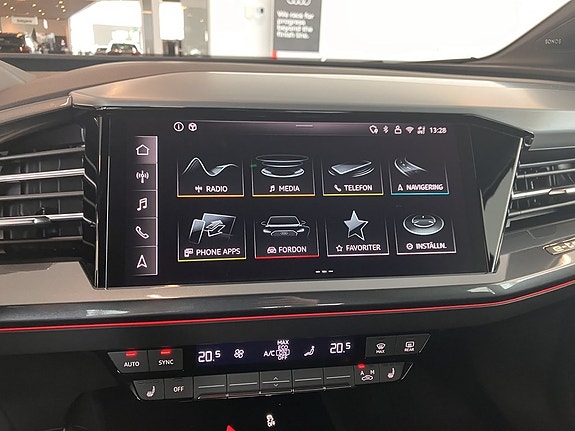 Audi Q4 e-tron 9 of 15