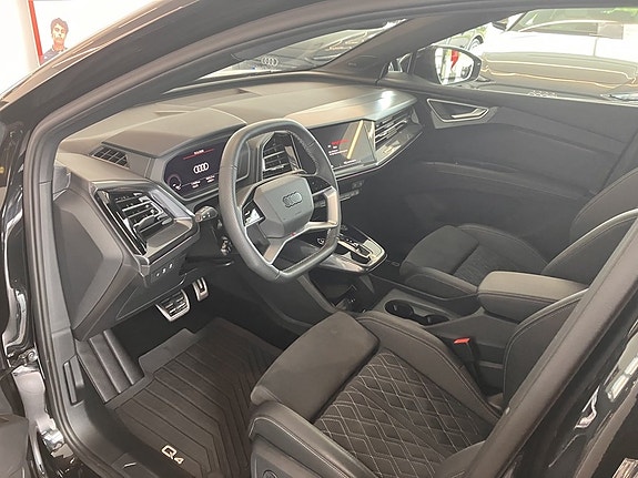 Audi Q4 e-tron 8 of 15