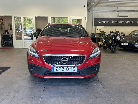 Volvo V40 Cross Country 2 of 5