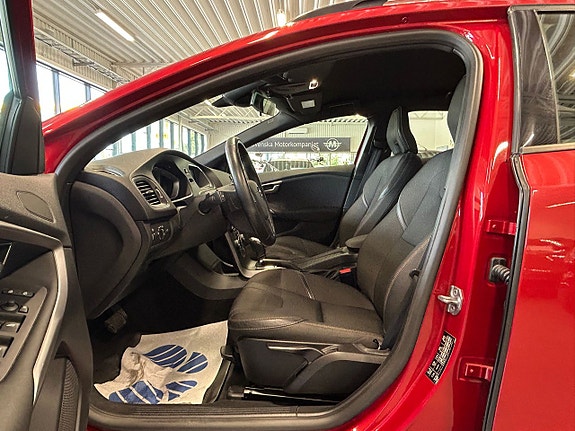 Volvo V40 Cross Country 10 of 19