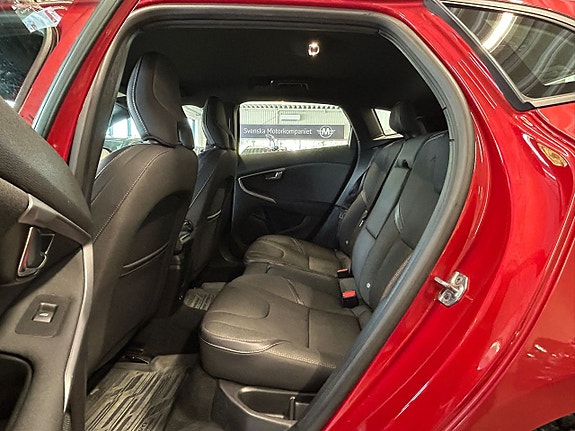 Volvo V40 Cross Country 11 of 19