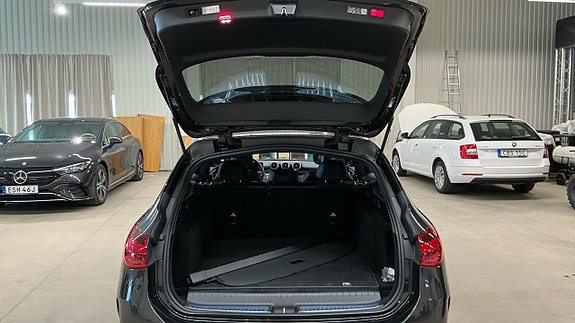 Mercedes-Benz C300 4 of 4