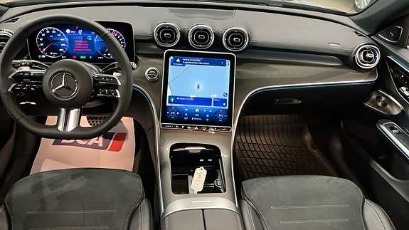 Mercedes-Benz C300 3 of 4