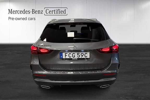 Mercedes-Benz GLA250 e 13 of 16
