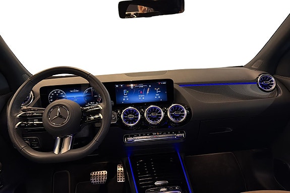 Mercedes-Benz GLA250 e 9 of 16