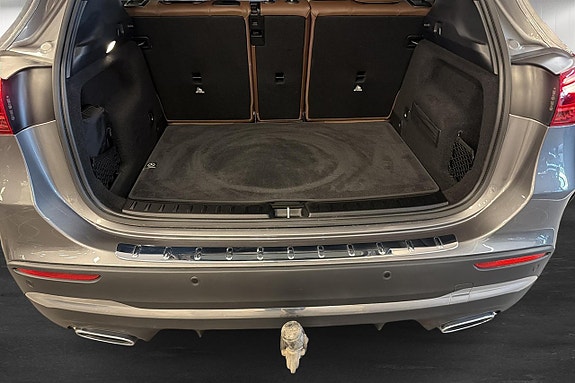Mercedes-Benz GLA250 e 14 of 16