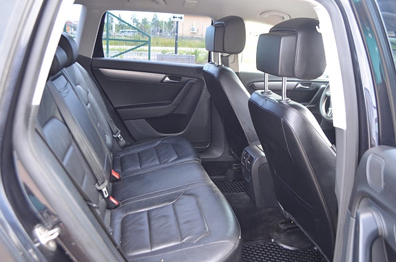 Volkswagen Passat 19 of 23