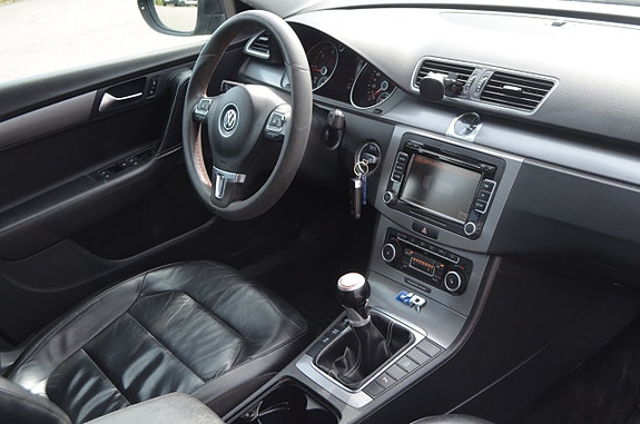 Volkswagen Passat 16 of 23