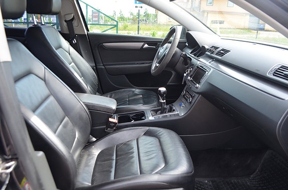 Volkswagen Passat 15 of 23