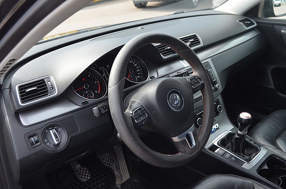 Volkswagen Passat 17 of 23