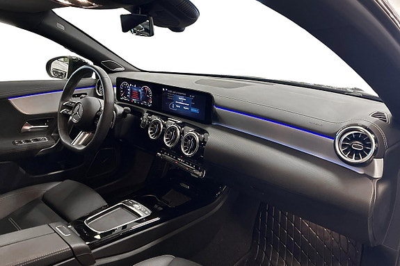 Mercedes-Benz CLA250 e 10 of 12