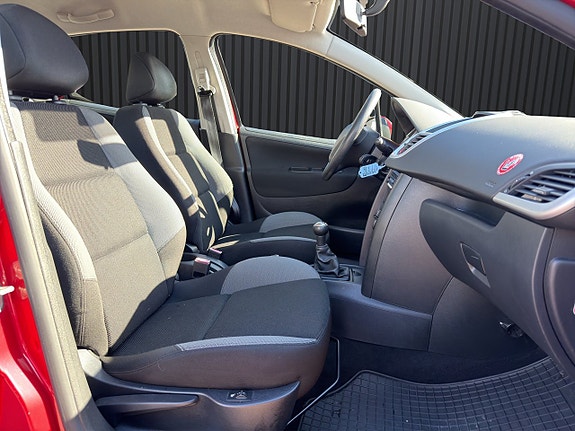 Peugeot 207 12 of 16