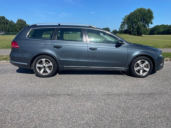 Volkswagen Passat 2 of 5