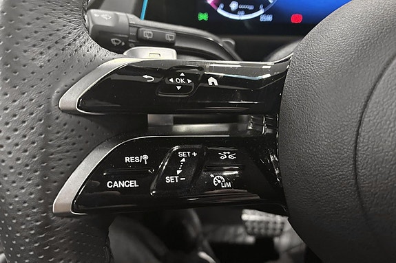 Mercedes-Benz GLB220 d 14 of 26