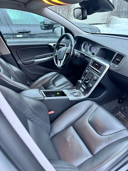 Volvo S60 2 of 3