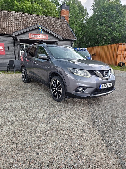 Nissan X-Trail 3 of 5