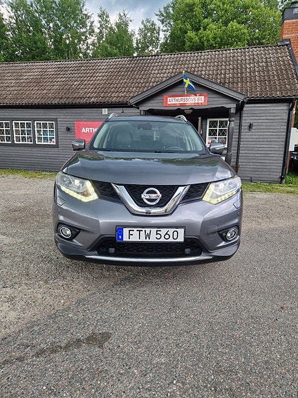 Nissan X-Trail 2 of 5
