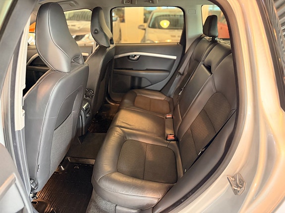 Volvo V70 8 of 19