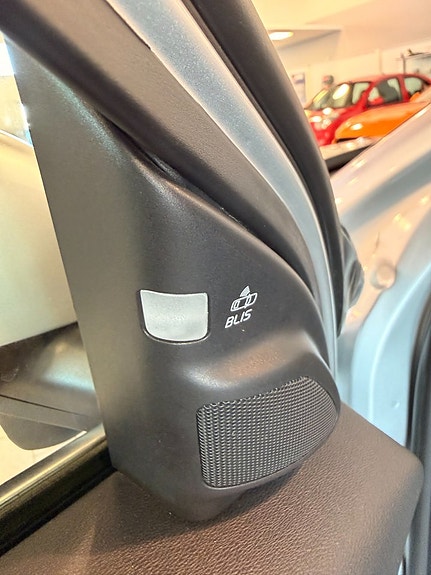 Volvo V70 12 of 19